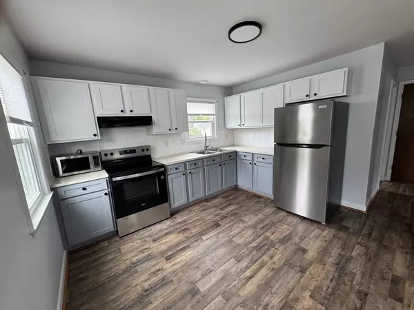 Norton, MA 02766,156 Barrows St #3