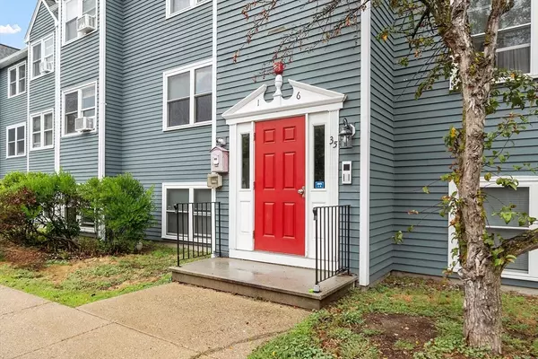 Dracut, MA 01826,35 School Street #4