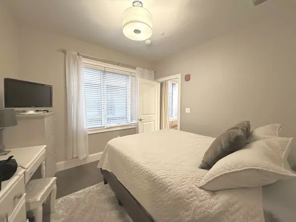 Woburn, MA 01801,371 Main St #7