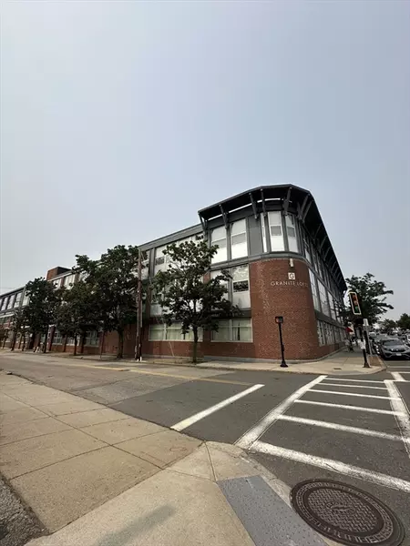 120 Holmes St #205, Quincy, MA 02171