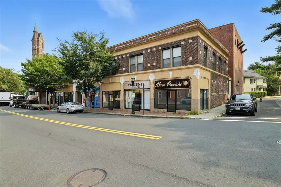 43 Springfield St, Chicopee, MA 01013