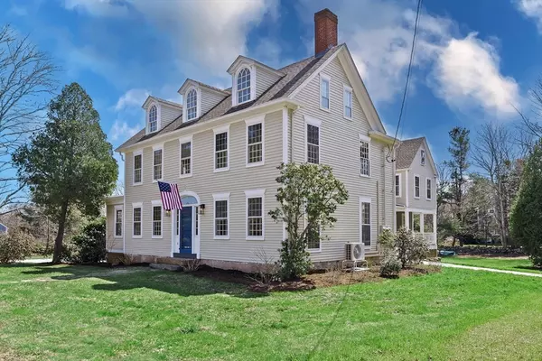 18 Pine Island Rd, Mattapoisett, MA 02739