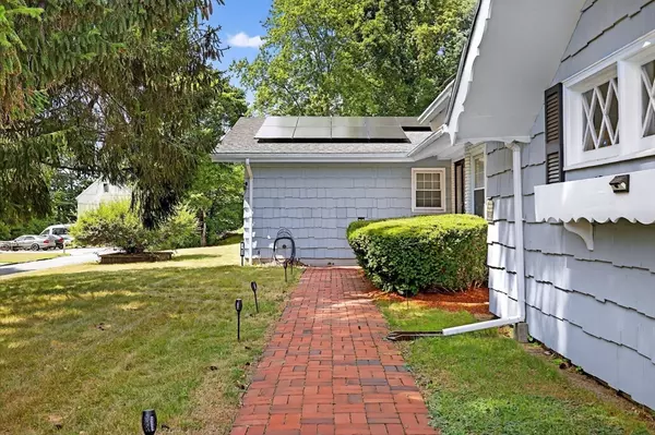Methuen, MA 01844,14 Buttonwood Dr