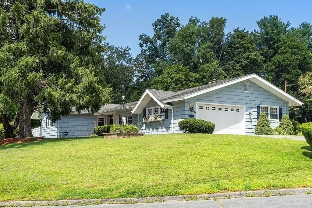 Methuen, MA 01844,14 Buttonwood Dr