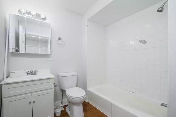 Everett, MA 02149,196-198 Main St #2L