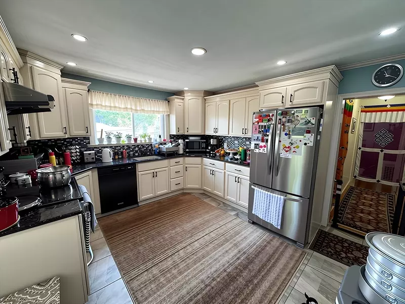 248 Park St #2, Medford, MA 02155