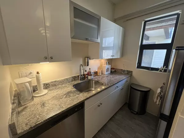 Boston, MA 02115,12 Stoneholm St #617