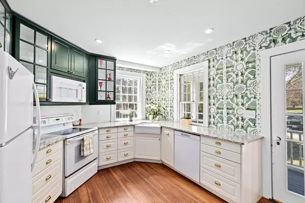 Mattapoisett, MA 02739,1 Winnatuxett Beach Rd