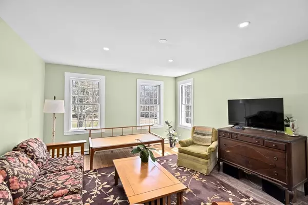 Mattapoisett, MA 02739,1 Winnatuxett Beach Rd