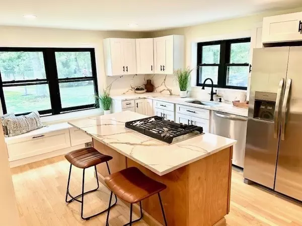 Duxbury, MA 02332,26 Winter St