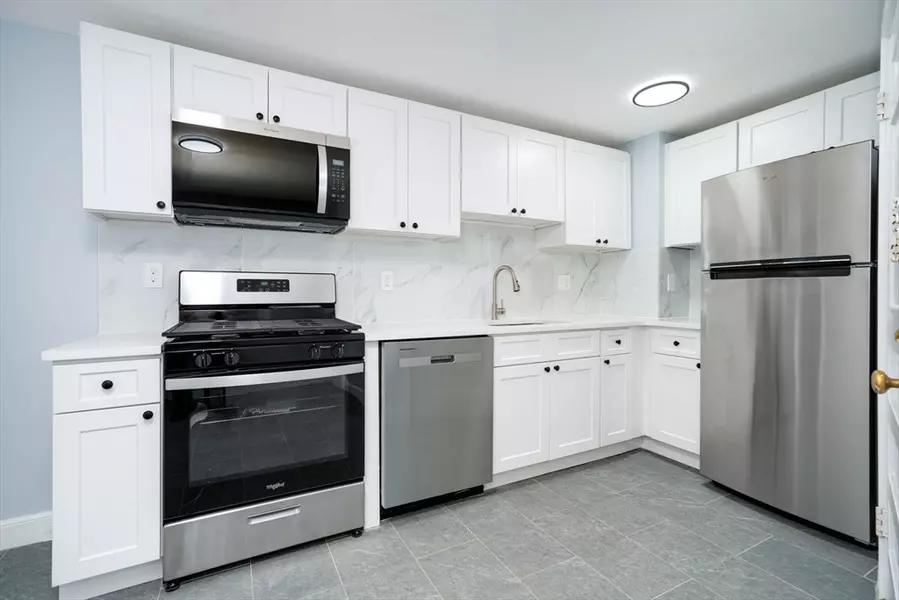 21 Langley Cir #2, Quincy, MA 02170