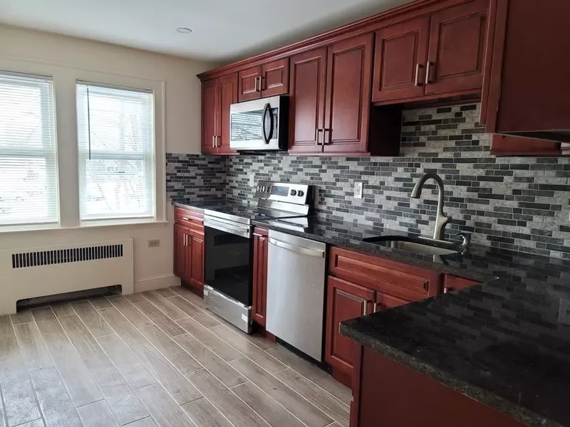 110 Clay St #4, Quincy, MA 02170