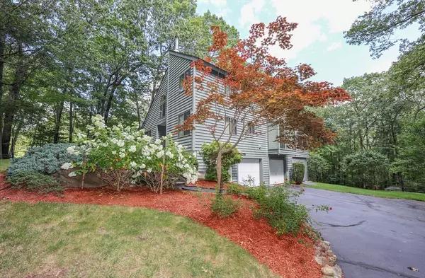 Derry, NH 03038,7 Hunter Dr