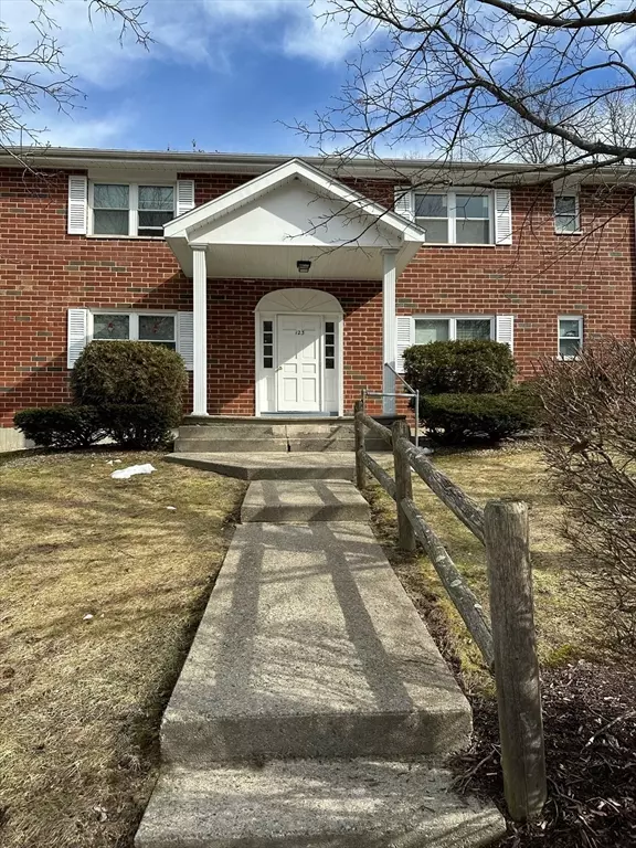 123 Litchfield Pines Dr #B, Leominster, MA 01453