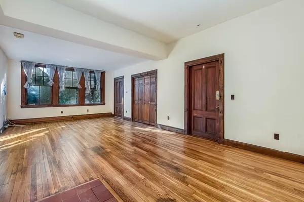 Boston, MA 02130,1000 Centre Street #4