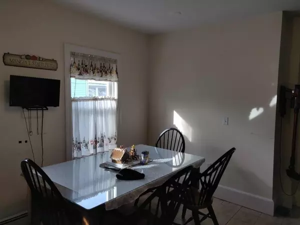 Newton, MA 02458,14 Middle #first-floor
