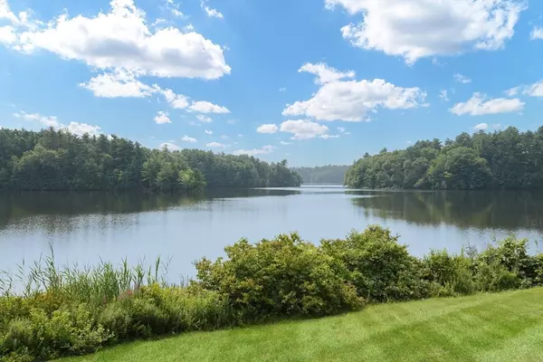 Raynham, MA 02767,706 Park Place #706