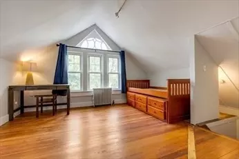 Newton, MA 02460,278 Cabot Street #3