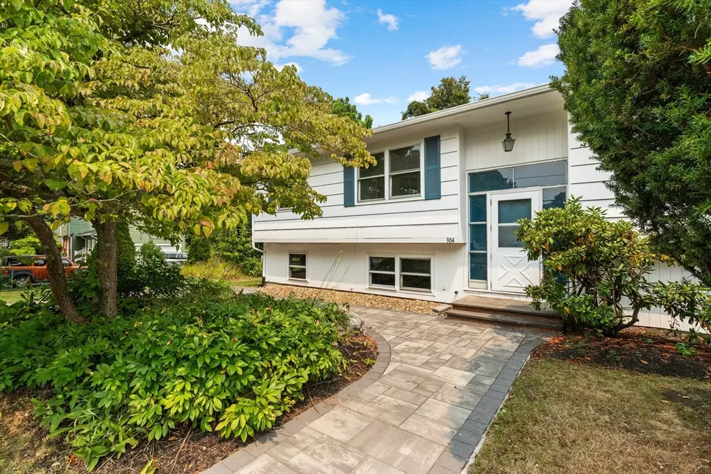 Wakefield, MA 01880,304 Lowell St