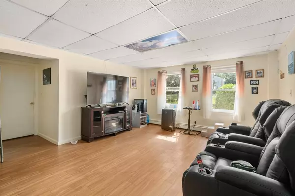 Bellingham, MA 02019,14 Link St