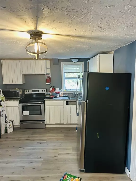 Leicester, MA 01542,733 Pleasant St #2