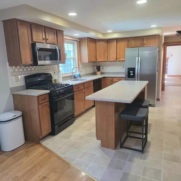 Whitman, MA 02382,6 Old Colony Way
