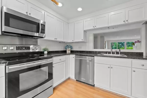 Newburyport, MA 01950,126 Merrimac St #18