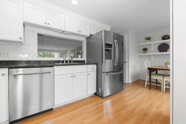 Newburyport, MA 01950,126 Merrimac St #18