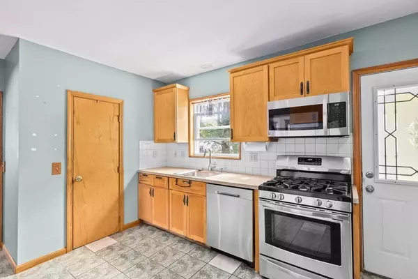 Weymouth, MA 02188,64 Webb St