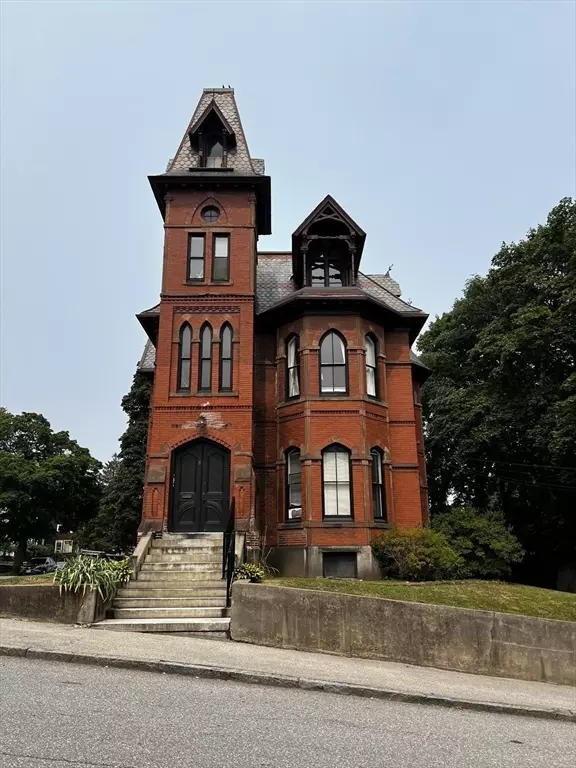 Worcester, MA 01610,8 Claremont St #2B