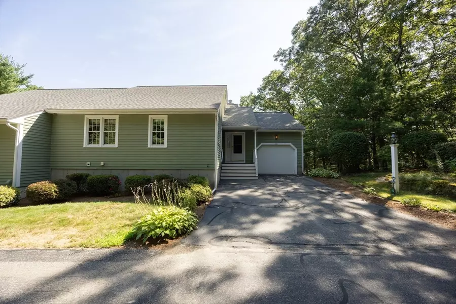 105 Laurelwood Dr #105, Hopedale, MA 01747