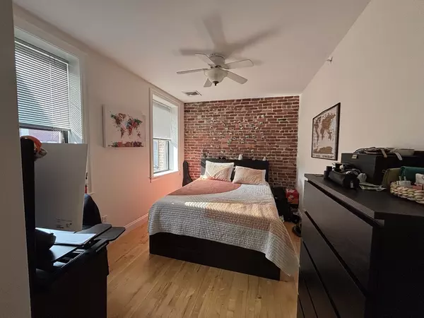 Boston, MA 02113,454 Hanover Street #8