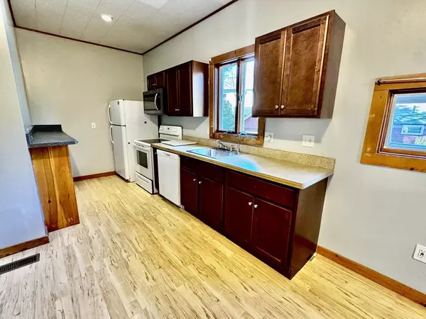 Taunton, MA 02780,152 Broadway St #1
