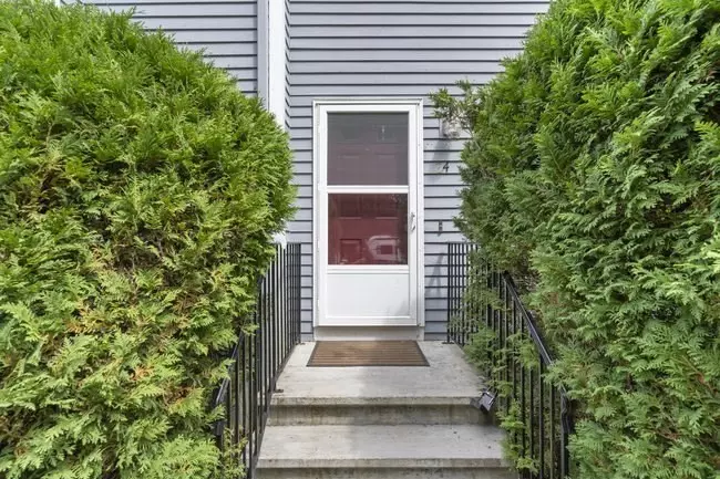 24 Pinecrest Vlg #24, Hopkinton, MA 01748