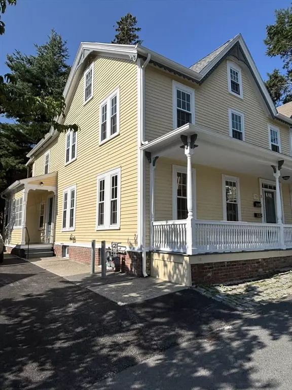 Worcester, MA 01609,3 Oxford Place #1
