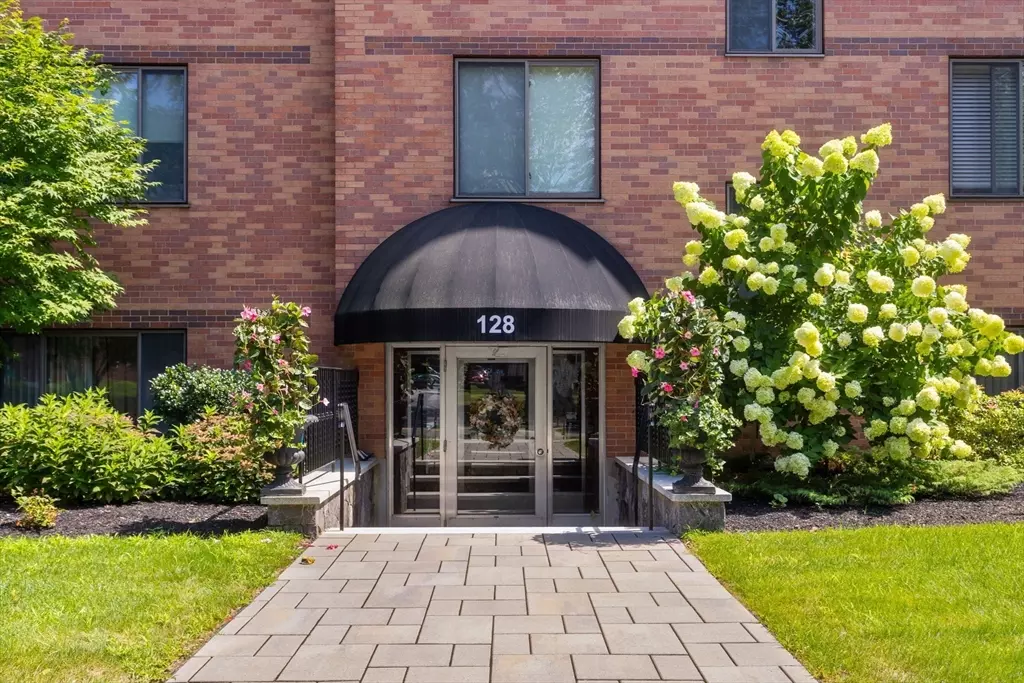Arlington, MA 02476,128 Pleasant Street #207