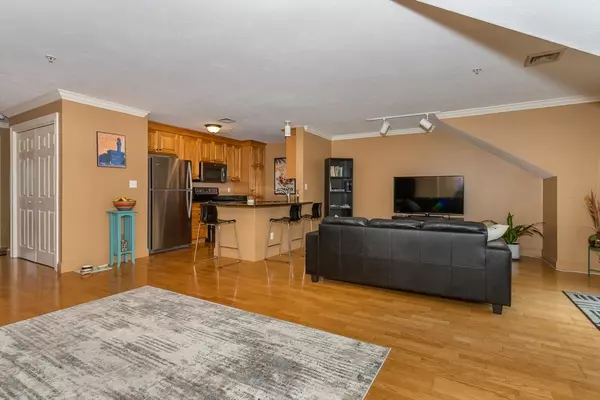 Canton, MA 02021,4 Forge Pond #E
