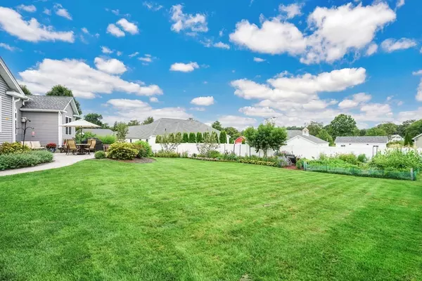 Agawam, MA 01030,60 Farmington Cir