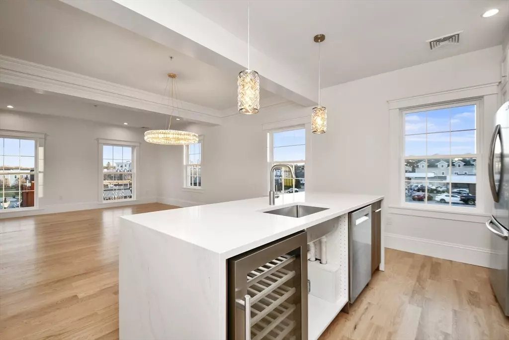 Westborough, MA 01581,30 East Main #1