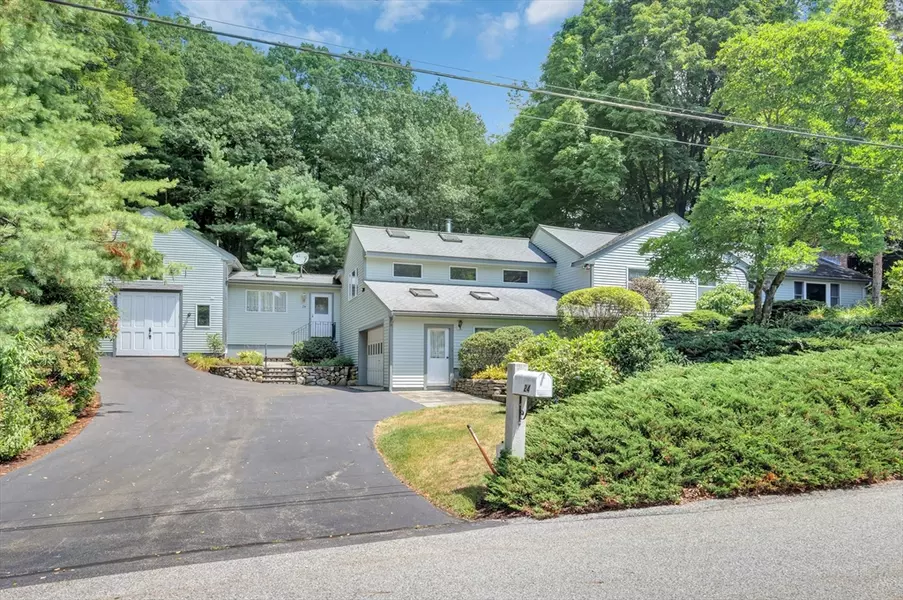 24 Dunelm Rd, Bedford, MA 01730