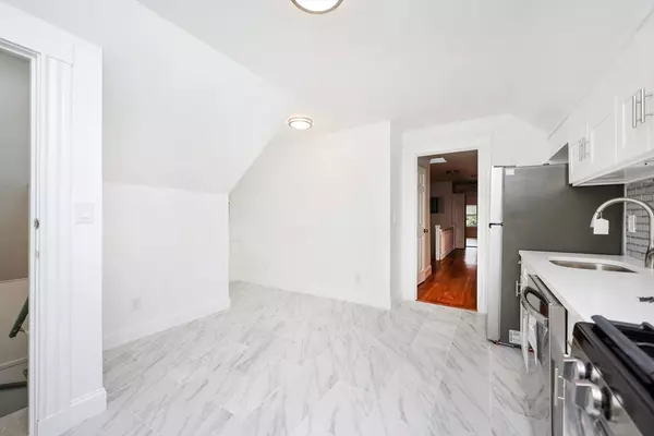 Cambridge, MA 02138,5 Chauncy St #3