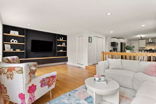 Westford, MA 01886,10 Lynwood Ln