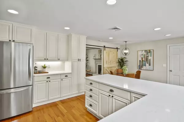 Carlisle, MA 01741,271 Russell St