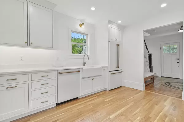 Amesbury, MA 01913,224 Elm St
