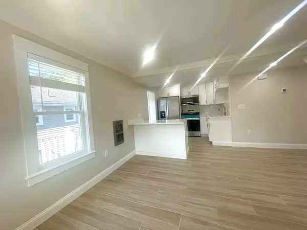Hull, MA 02045,435 Newport Rd #2