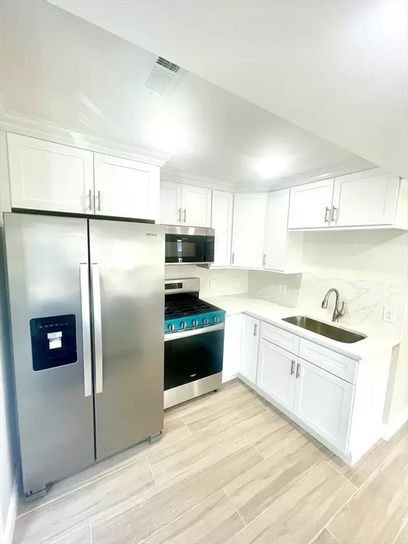 Hull, MA 02045,435 Newport Rd #2