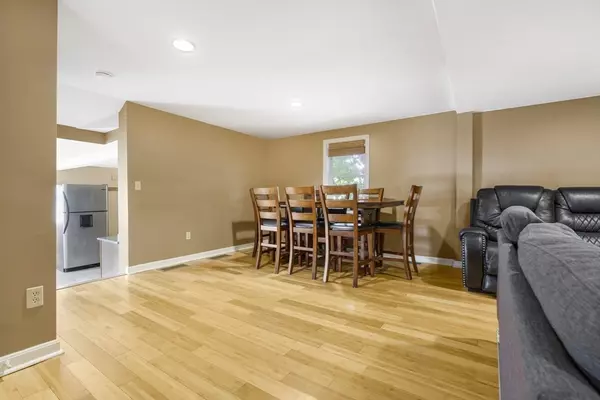 Somerset, MA 02726,24 Knapp St
