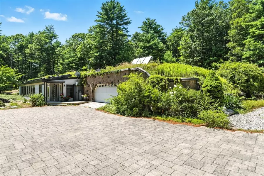 182 County Rd, Plympton, MA 02367