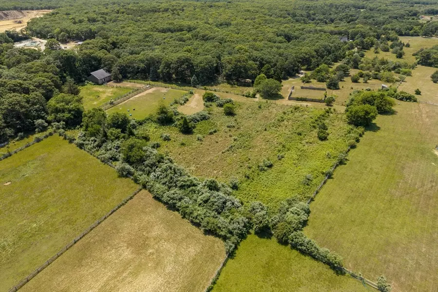 50 Iron Hill Rd, Oak Bluffs, MA 02568