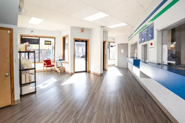 Fall River, MA 02724,1433 So Main St #2